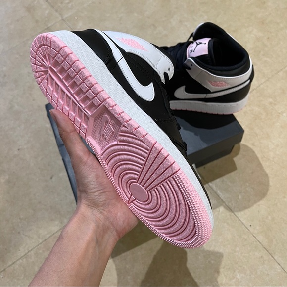 Air Jordan 1 Mid GS - Picture 4 of 10